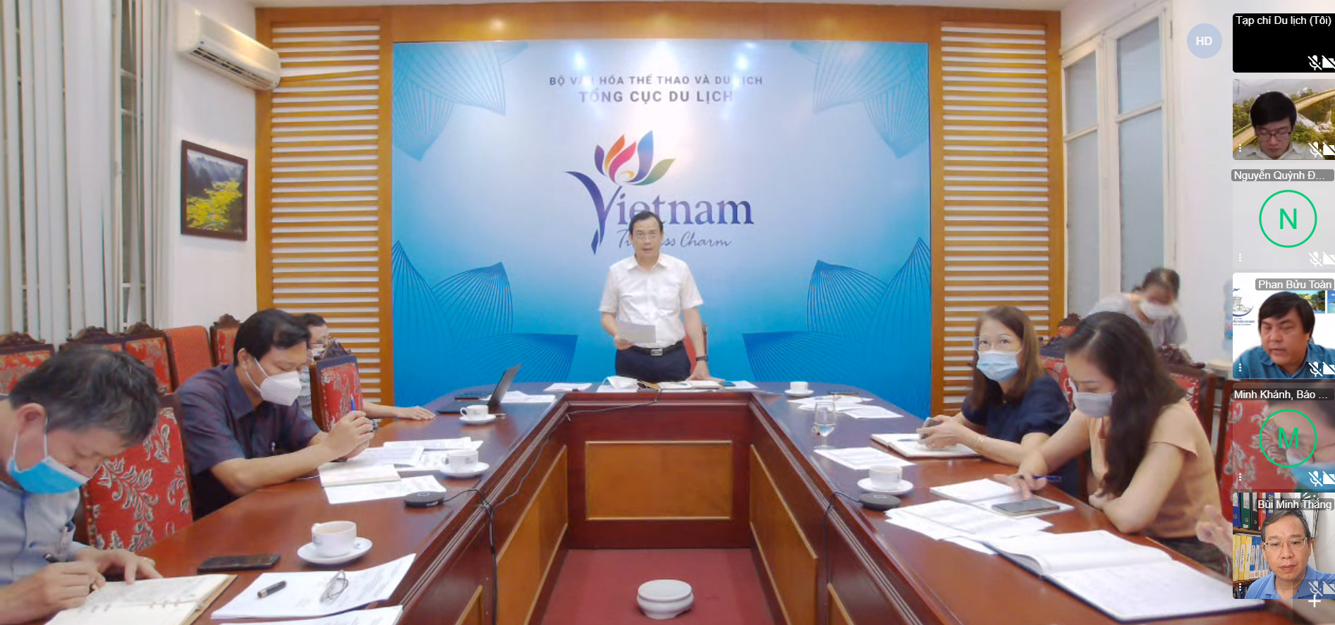 Tổng cục trưởng Tổng cục Du lịch Nguyễn Trùng Khánh chủ trì cuộc họp trực tuyến với các địa phương,  tập trung tháo gỡ vướng mắc tạo điều kiện tối đa hỗ trợ hướng dẫn viên du lịch